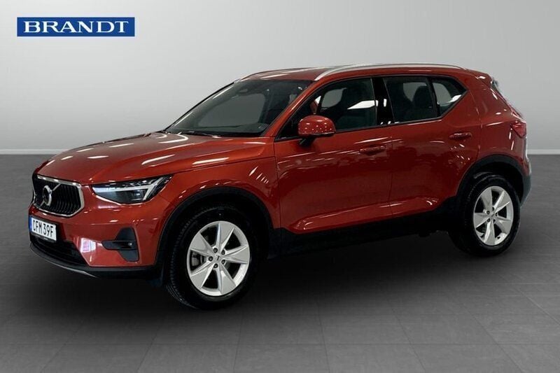 Röd Begagnad 2023 Volvo XC40 Core SUV | 329 900 kr (Bra pris) - Bild 1/4