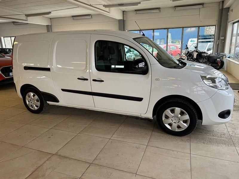 Vit Begagnad 2020 Renault Kangoo Minibuss | 110 750 kr (Marknadspris) - Bild 1/4