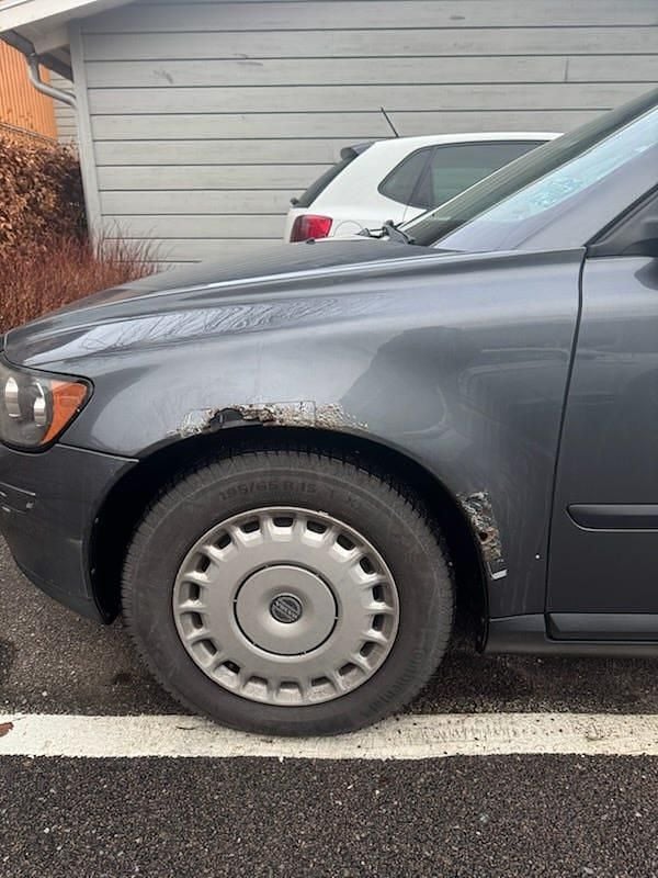 Begagnad 2007 Volvo S40 Sedan | 14 900 kr (Marknadspris) - Bild 1/4