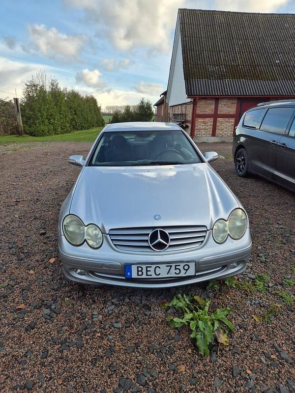Begagnad 2003 Mercedes CLK240 Sportkupé | 27 000 kr (Bra pris) - Bild 1/4