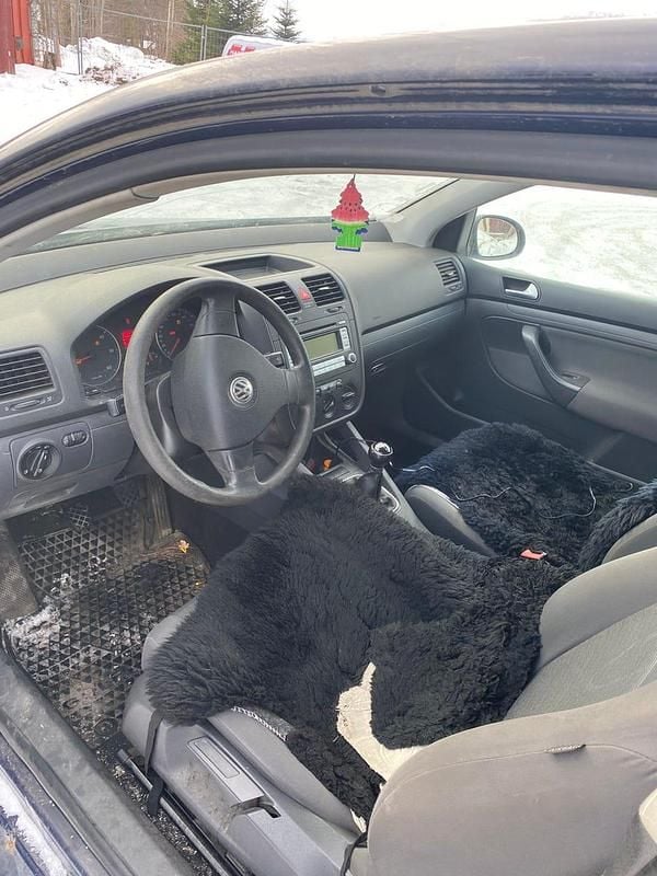 Begagnad VW Golf V 105 HK (77 kW) 2007 Halvkombi