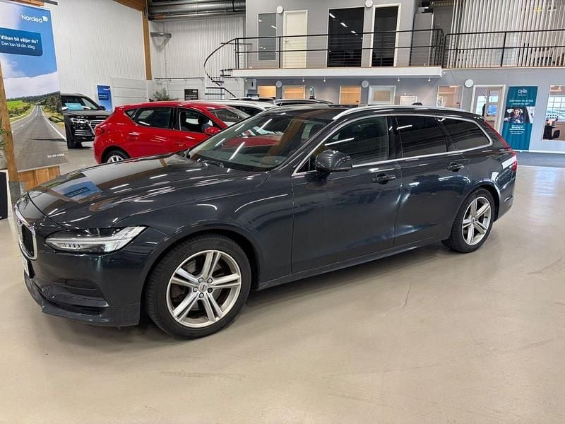 Grå Begagnad 2018 Volvo V90 Momentum Kombi | 209 000 kr (Marknadspris) - Bild 1/2
