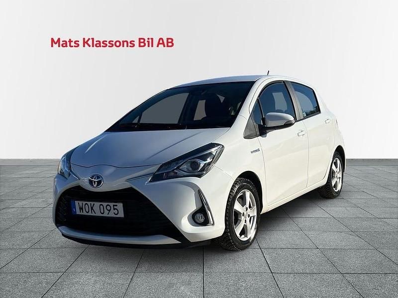 Begagnad Toyota Yaris Hybrid Active 102 HK (75 kW) 2018 Vit Halvkombi
