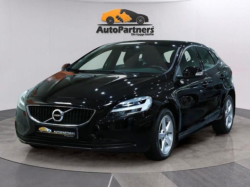 Svart Begagnad 2016 Volvo V40 Momentum Kombi | 138 800 kr (Marknadspris) - Bild 1/4
