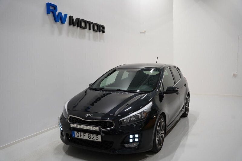 Svart Begagnad 2016 Kia Ceed GT-Line Halvkombi | 89 800 kr (Bra pris) - Bild 1/4