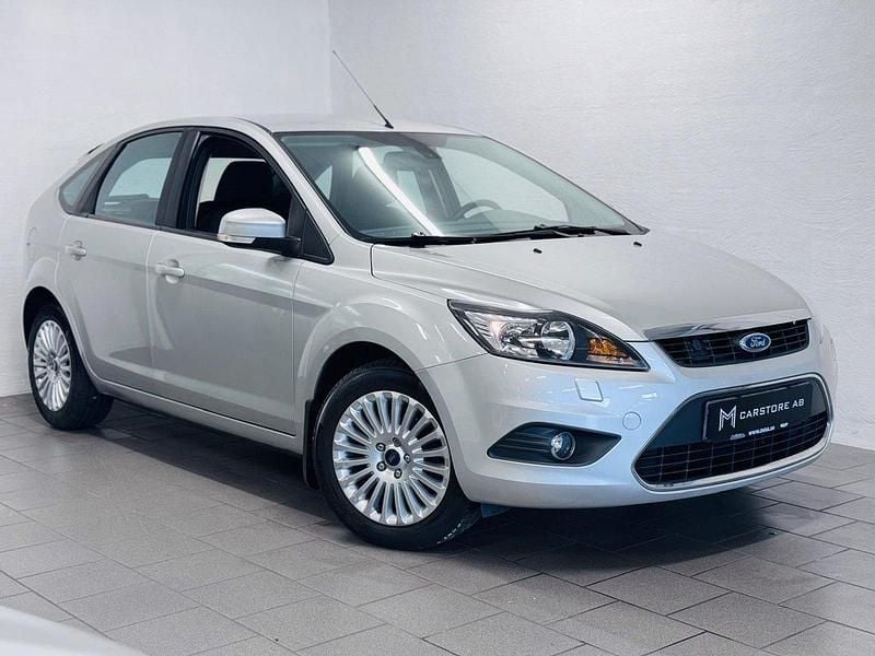 Grå Begagnad 2008 Ford Focus Titanium Halvkombi | 54 900 kr - Bild 1/4