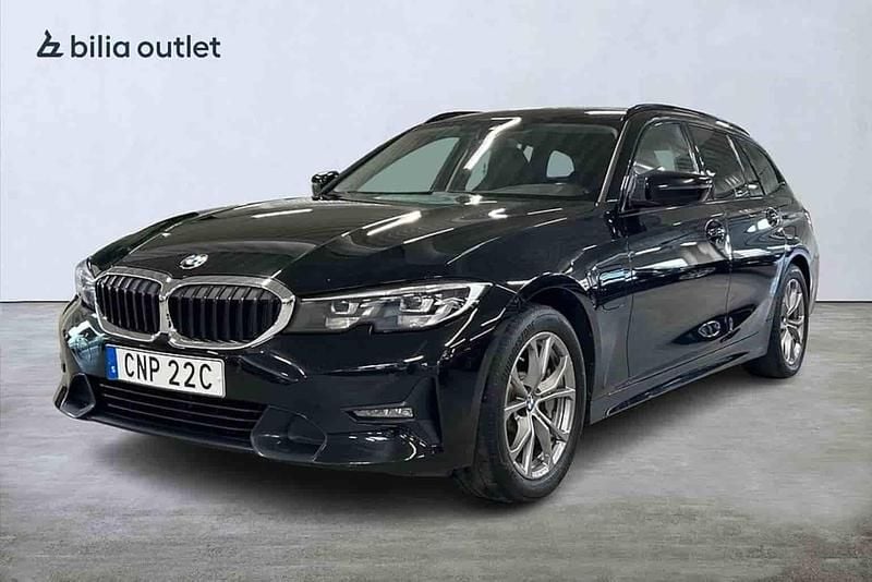 Svart Begagnad 2021 BMW 330e Kombi | 269 900 kr (Superpris) - Bild 1/1