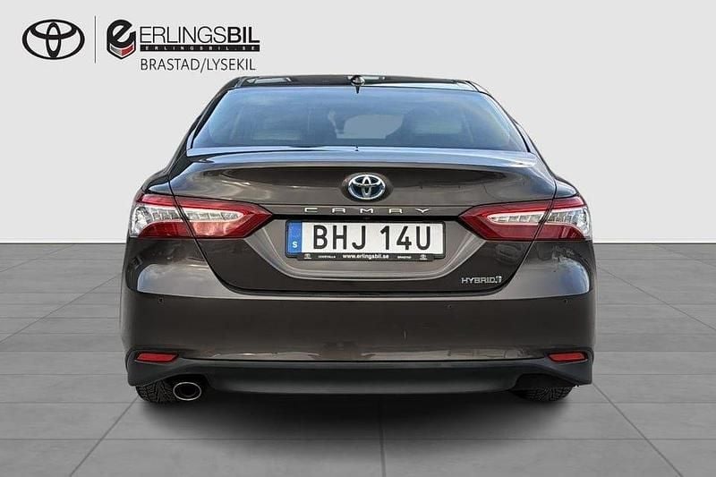 Begagnad Toyota Camry Hybrid Executive 218 HK (160 kW) 2019 Brun Sedan