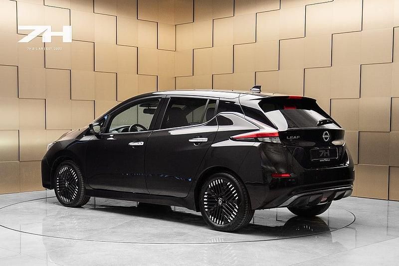 Begagnad Nissan Leaf 360º 110 kW (150 HK) 2022 Svart Halvkombi