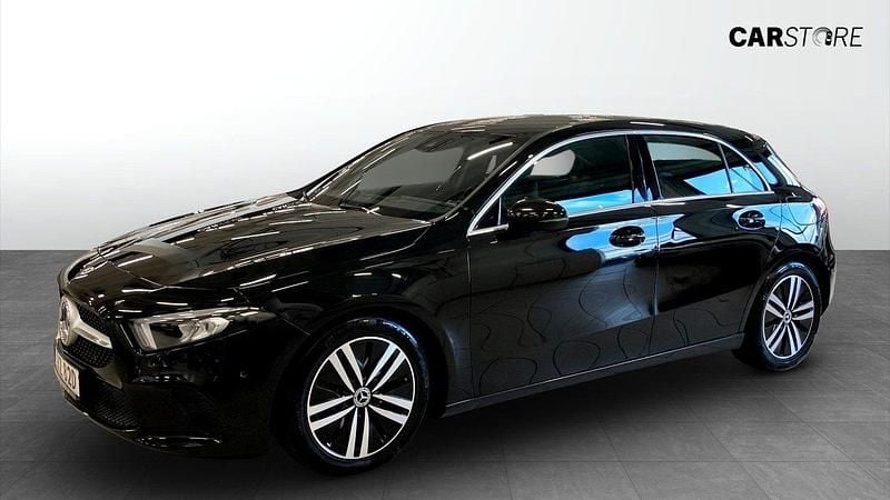 Svart Begagnad 2021 Mercedes A200 Halvkombi | 224 900 kr (Superpris) - Bild 1/4