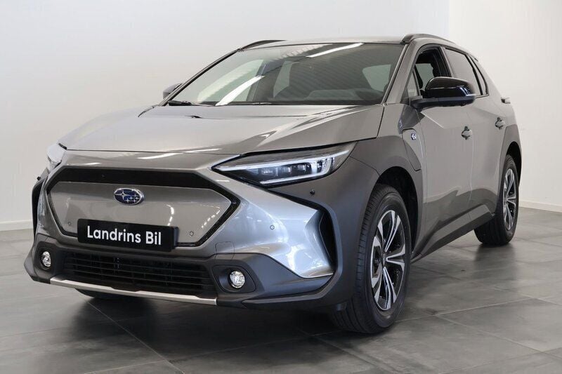 Grå (precious metal metallic) Begagnad 2024 Subaru Solterra SUV | 515 700 kr (Marknadspris) - Bild 1/4