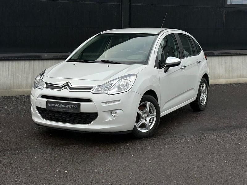 Vit Begagnad 2014 Citroën C3 PureTech Halvkombi | 49 800 kr (Bra pris) - Bild 1/4