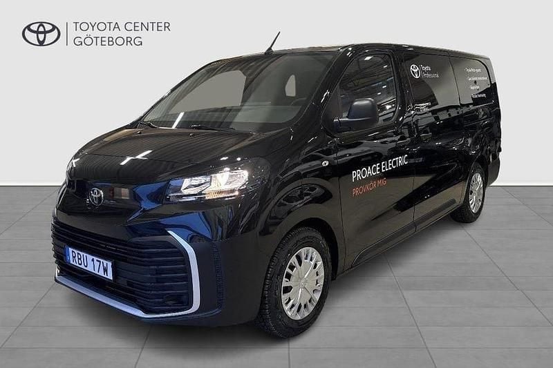 Svart Begagnad 2024 Toyota Proace Comfort Minibuss | 668 375 kr - Bild 1/4