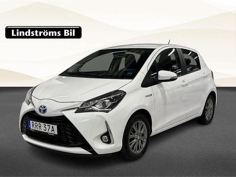 Vit Begagnad 2019 Toyota Yaris Hybrid Halvkombi | 184 900 kr (Marknadspris) - Bild 1/3