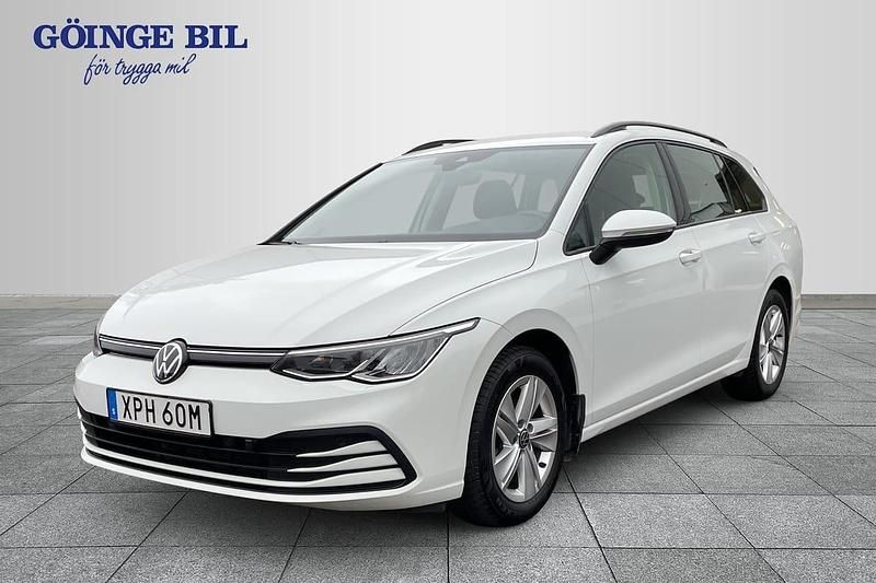Vit Begagnad 2022 VW Golf VIII Kombi | 269 000 kr (Marknadspris) - Bild 1/3
