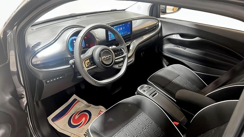 Begagnad Fiat 500e 86 kW (118 HK) 2023 Grå Halvkombi