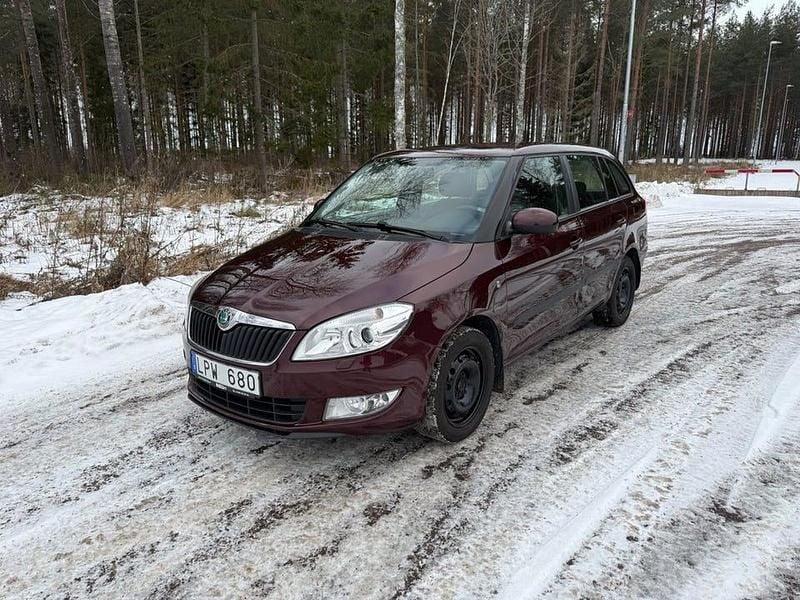 Röd Begagnad 2011 Skoda Fabia Kombi | 49 900 kr (Bra pris) - Bild 1/4