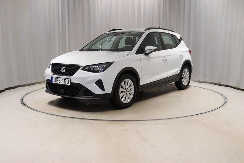 Vit Begagnad 2024 Seat Arona SUV | 184 800 kr (Marknadspris) - Bild 1/4