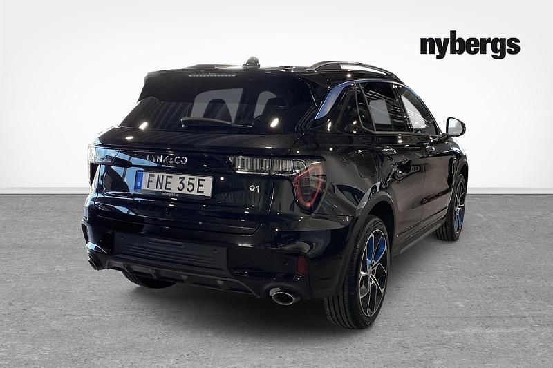 Begagnad Lynk & Co 01 264 HK (194 kW) 2022 Svart SUV