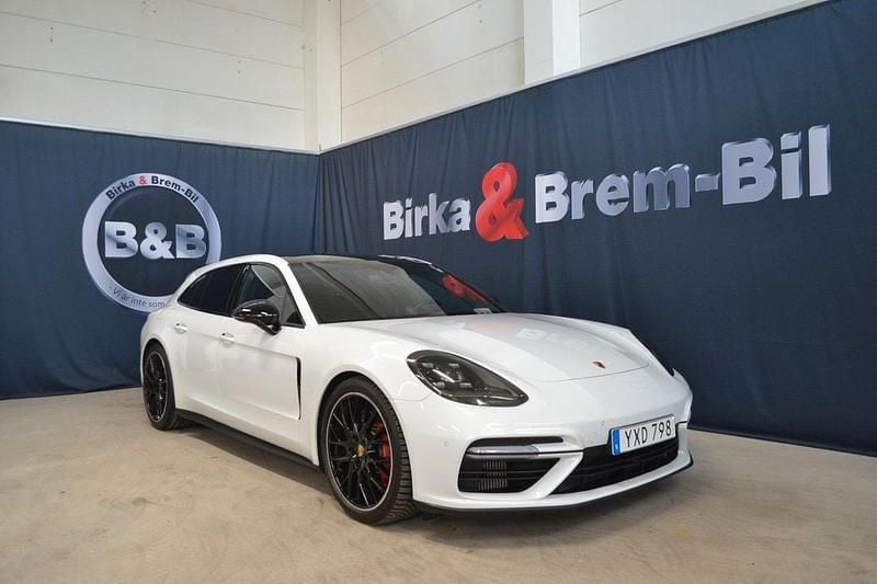 Vit Begagnad 2017 Porsche Panamera Turbo Sport Turismo Sedan | 725 000 kr (Marknadspris) - Bild 1/4