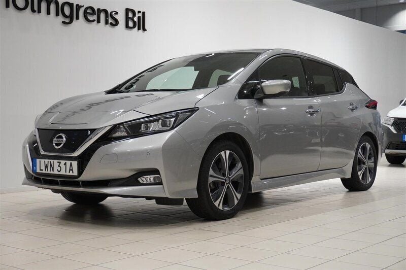 Begagnad Nissan Leaf Tekna 160 kW (218 HK) 2021 Grå/silver Halvkombi
