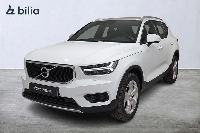 Vit Begagnad 2022 Volvo XC40 Momentum SUV | 299 000 kr (Marknadspris) - Bild 1/3
