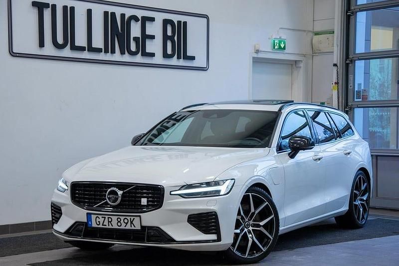 Vit Begagnad 2021 Volvo V60 Kombi | 449 900 kr - Bild 1/4
