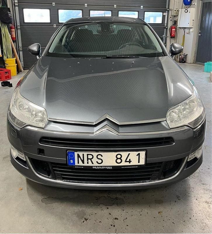 Grå Begagnad 2010 Citroën C5 Sedan | 30 000 kr (Superpris) - Bild 1/4