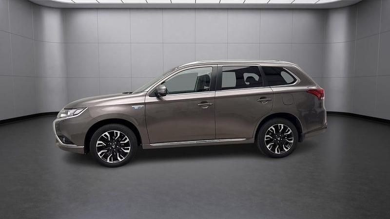Begagnad Mitsubishi Outlander Comfort Edition 203 HK (149 kW) 2016 Brun SUV