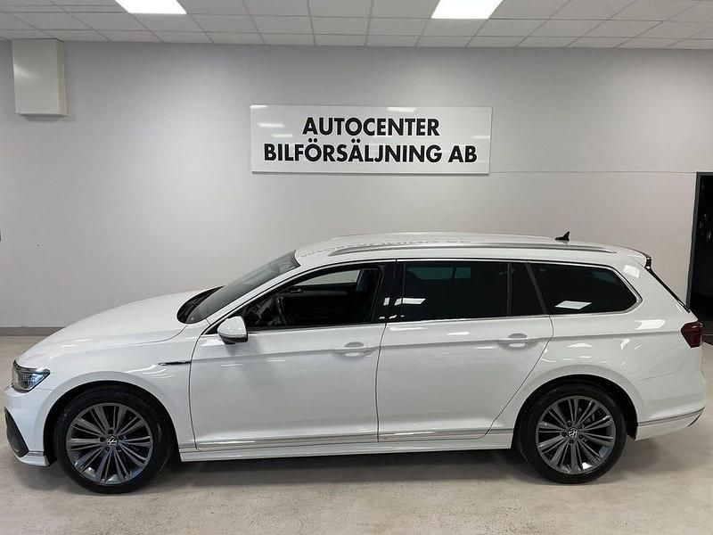Vit Begagnad 2020 VW Passat GT Kombi | 269 900 kr (Lite dyr) - Bild 1/4