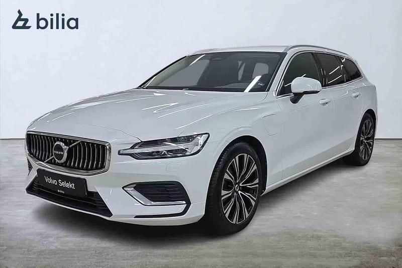 Vit Begagnad 2022 Volvo V60 Core Kombi | 359 000 kr (Marknadspris) - Bild 1/1