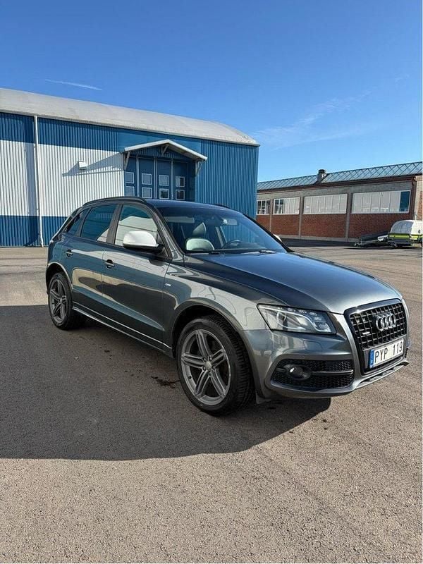Grå Begagnad 2012 Audi Q5 S-Line SUV | 129 000 kr (Marknadspris) - Bild 1/4