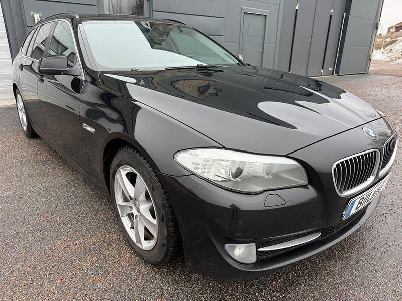 Begagnad BMW 520 184 HK (135 kW) 2012 Svart Kombi