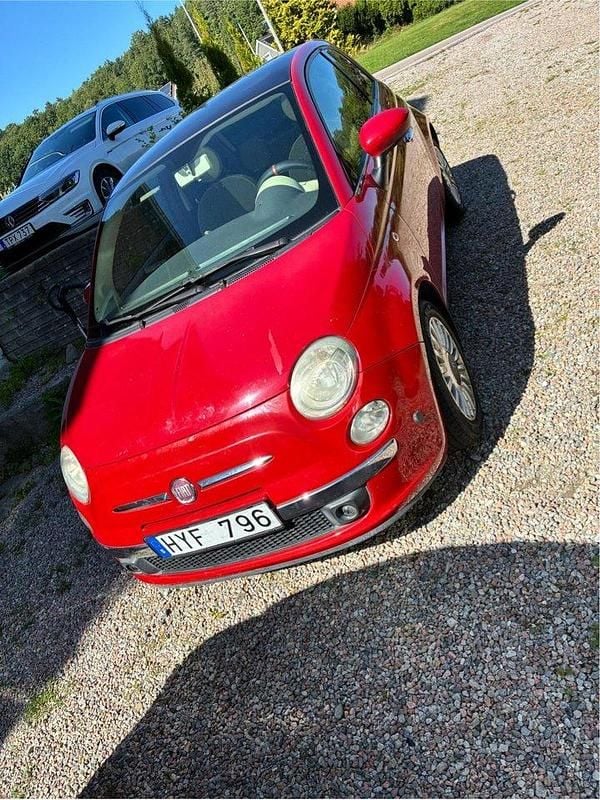 Röd Begagnad 2009 Fiat 500 Lounge Halvkombi | 40 000 kr (Superpris) - Bild 1/4