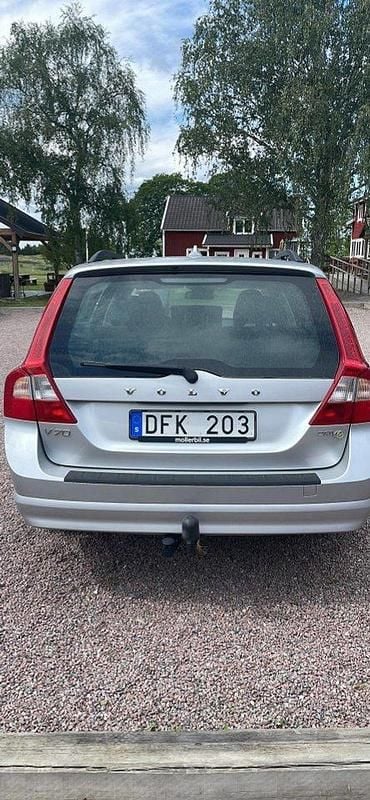Grå Begagnad 2012 Volvo V70 Drive Kinetic Kombi | 64 900 kr (Superpris) - Bild 1/4