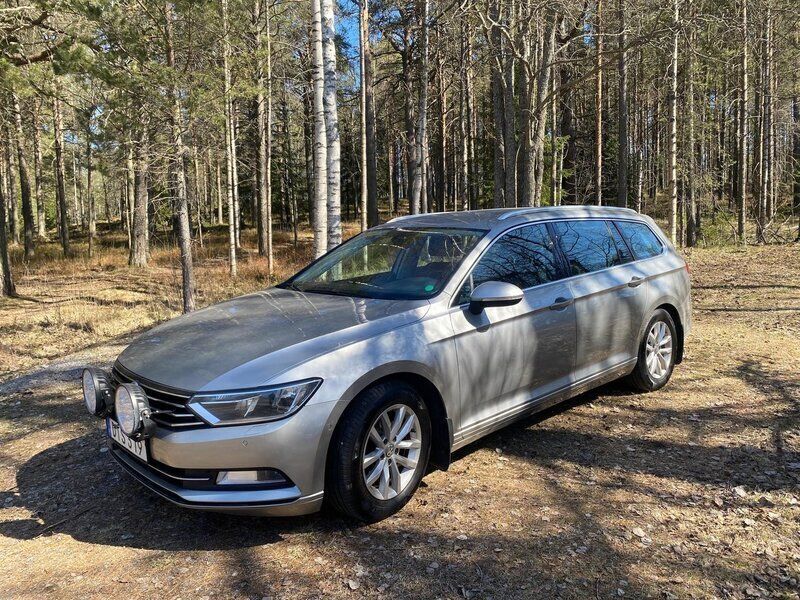 Silver Begagnad 2015 VW Passat Kombi | 110 000 kr (Dyr) - Bild 1/4
