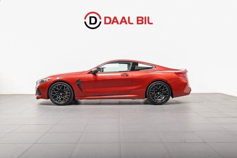 Röd Begagnad 2020 BMW M8 Competition Edition Sportkupé | 1 249 700 kr - Bild 1/4