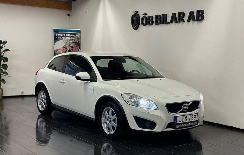 Vit Begagnad 2011 Volvo C30 Momentum Halvkombi | 39 900 kr (Bra pris) - Bild 1/4