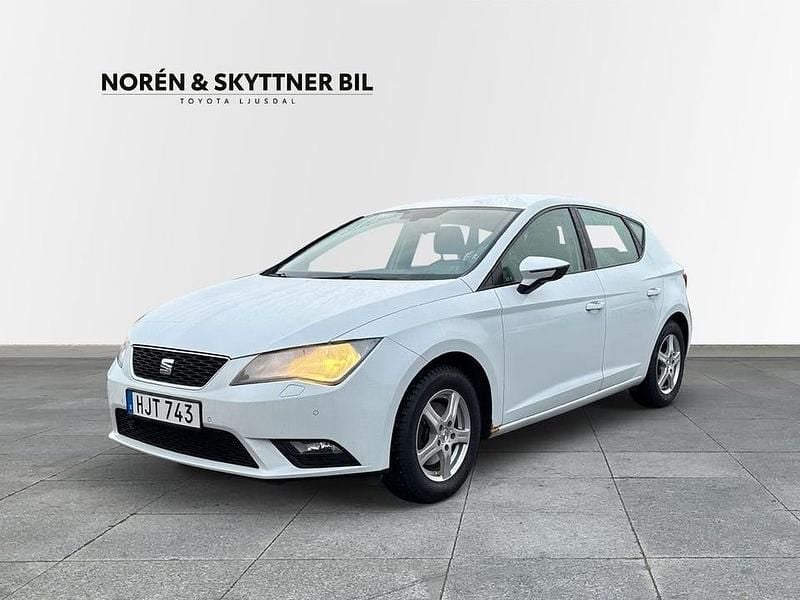 Vit Begagnad 2013 Seat Leon Halvkombi | 79 000 kr (Marknadspris) - Bild 1/4
