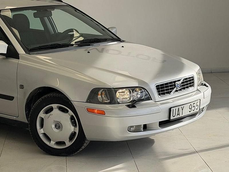 Begagnad Volvo V40 200 HK (147 kW) 2003 Grå Kombi