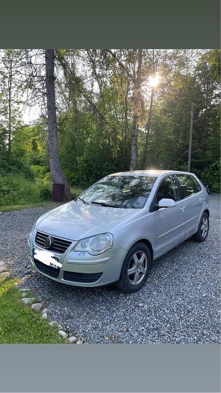 Silver Begagnad 2008 VW Polo Comfortline Halvkombi | 29 500 kr (Marknadspris) - Bild 1/4