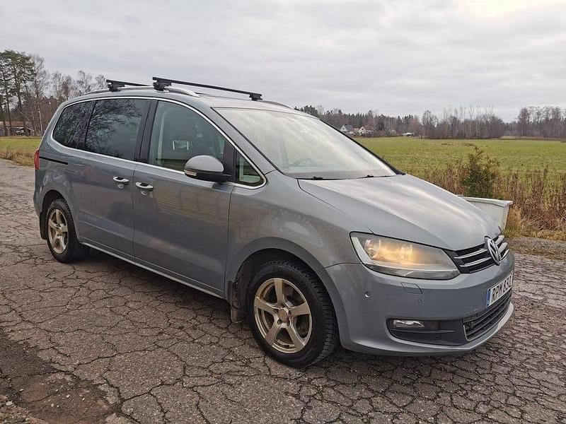 Begagnad VW Sharan 150 HK (110 kW) 2011 Grå Minibuss