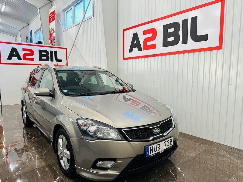 Begagnad Kia Ceed Sportswagon 128 HK (94 kW) 2011 Silver Kombi