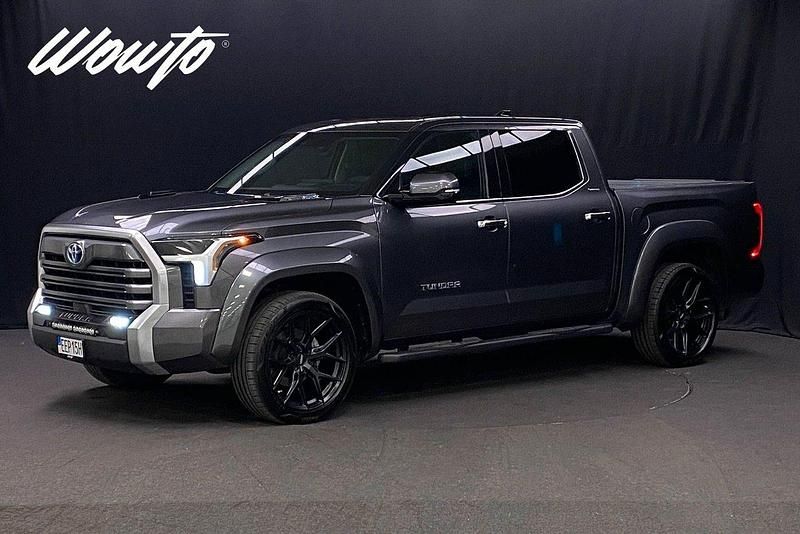 Mörkgrå (grå) Begagnad 2023 Toyota Tundra Limited Pickup | 1 049 800 kr - Bild 1/3