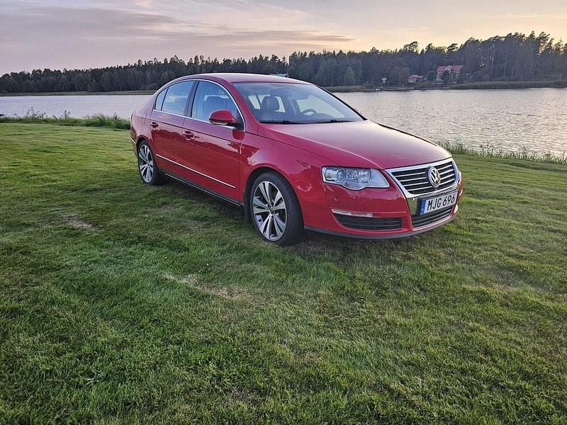 Röd Begagnad 2009 VW Passat Sportline Sedan | 47 000 kr (Marknadspris) - Bild 1/4