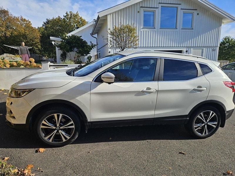 Vit Begagnad 2018 Nissan Qashqai SUV | 142 000 kr - Bild 1/4