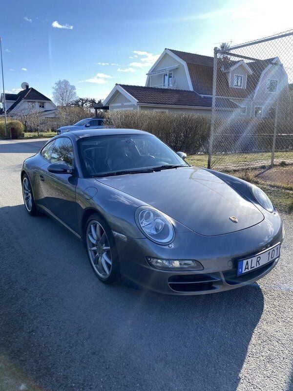 Grå Begagnad 2007 Porsche 911 Carrera S Sportkupé | 635 000 kr (Superpris) - Bild 1/4