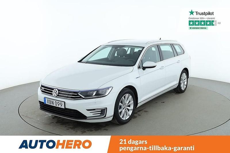 Vit Begagnad 2016 VW Passat GTE Kombi | 143 000 kr (Marknadspris) - Bild 1/4