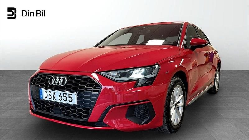 Röd Begagnad 2022 Audi A3 Sportback Proline Halvkombi | 224 000 kr (Marknadspris) - Bild 1/4
