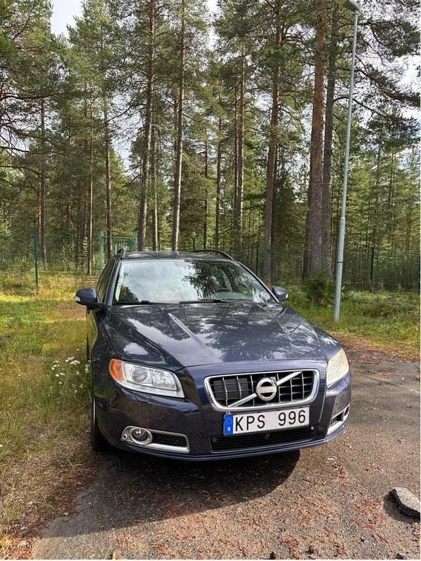 Blå Begagnad 2011 Volvo V70 Momentum Kombi | 59 000 kr (Superpris) - Bild 1/4